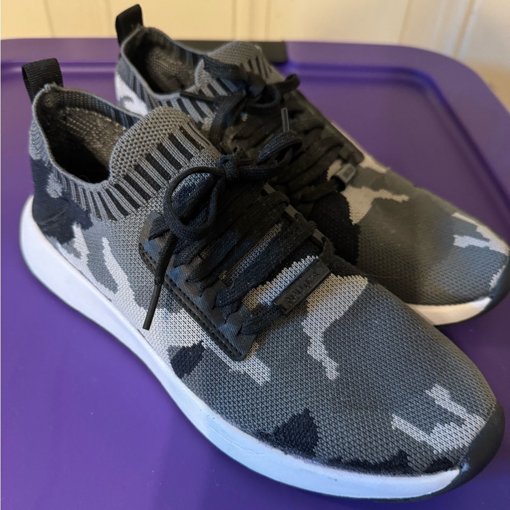 Nautica camo sneakers size 7.5